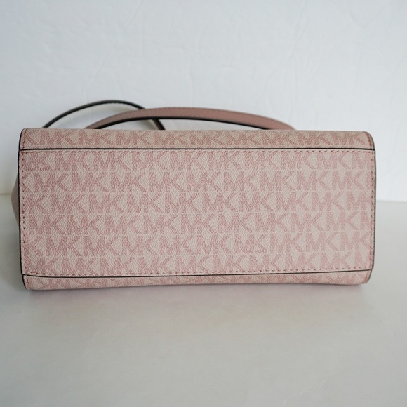 Michael Kors Selma MD Messenger Bag Ballet Fawn - Picture 5 of 8